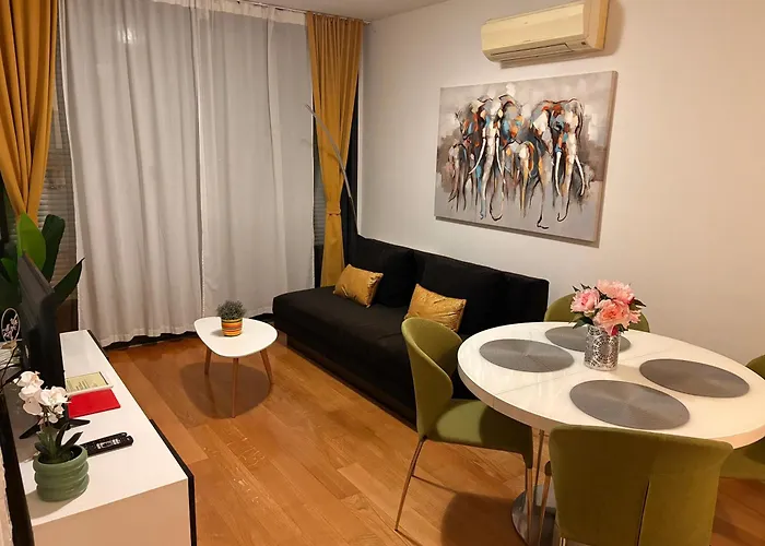 Nova Galerija Studio Ema I Apartman Anita- Parking In Garage